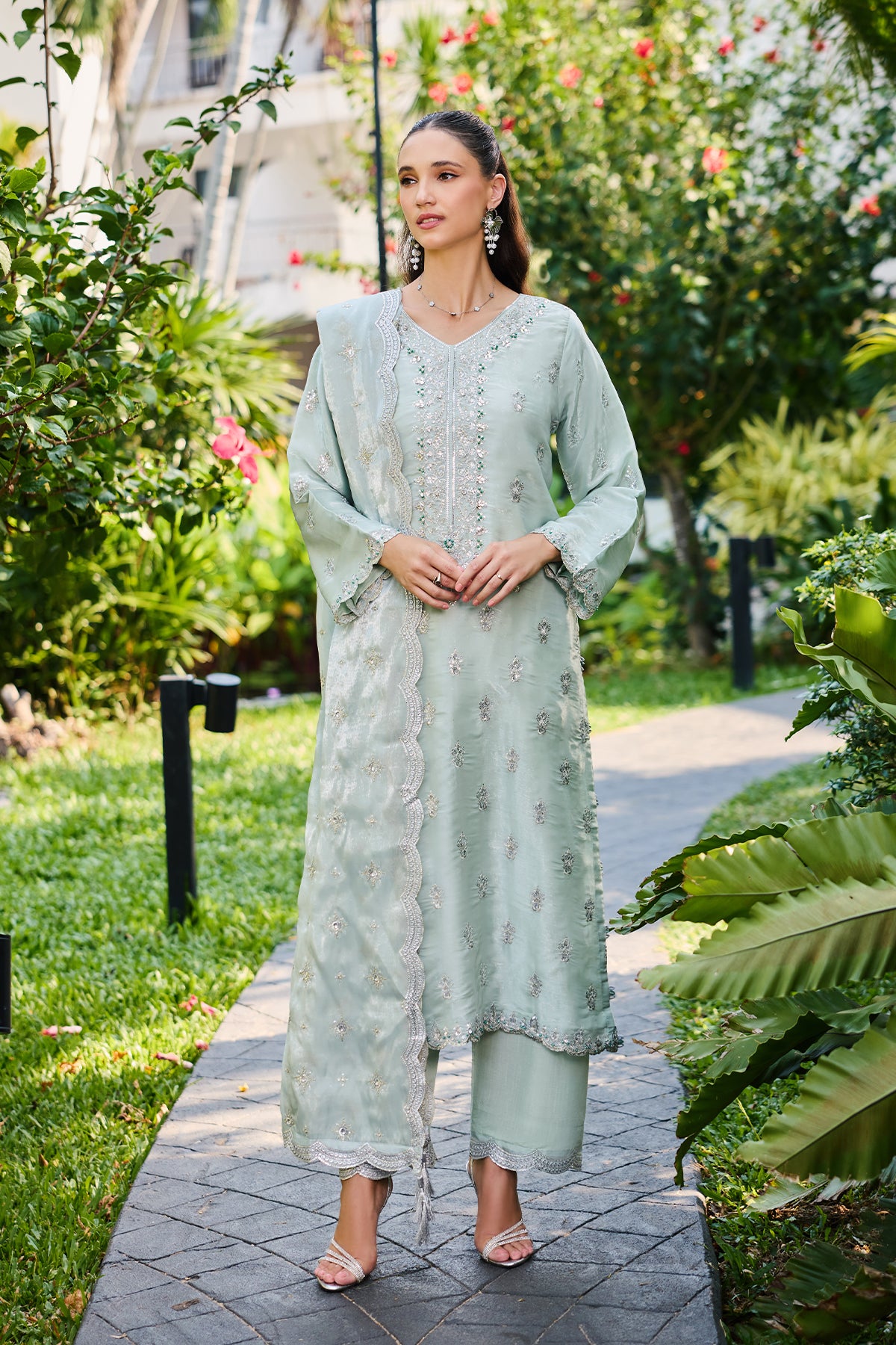 Reflective Oasis 3-Piece Suit